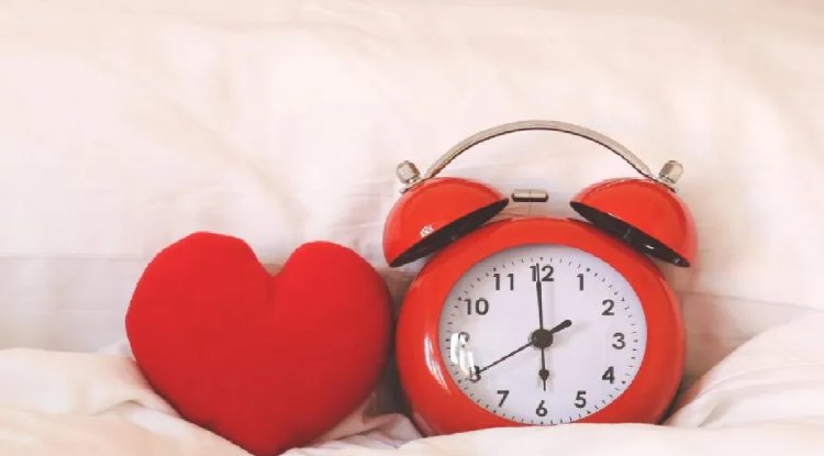 Too Much or Too Little Sleep Linked to Elevated Heart Risks in People Free From Disease